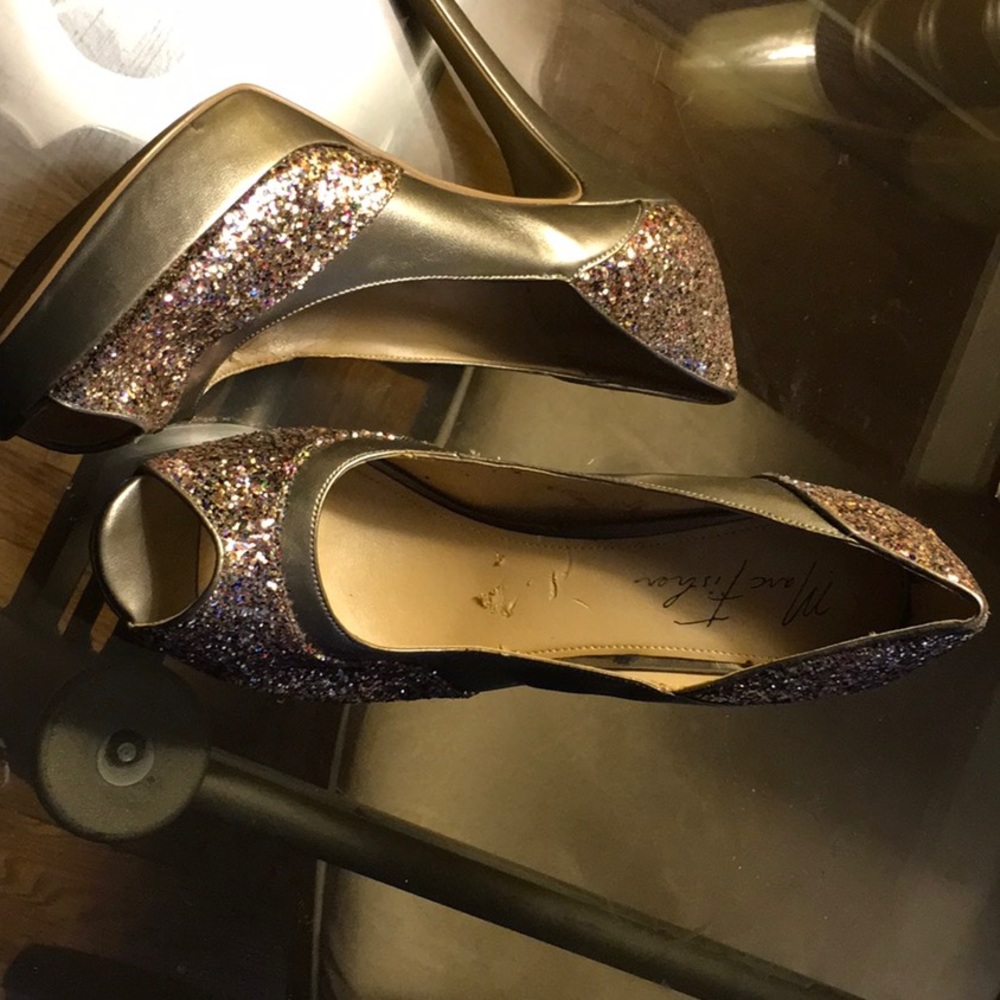 Silver peep toe pump